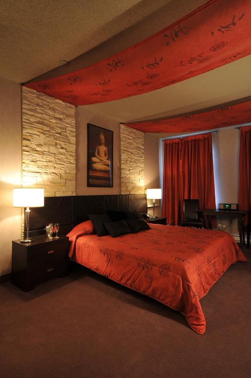Motel Capri Et Suites เรอปองติญี ภายนอก รูปภาพ